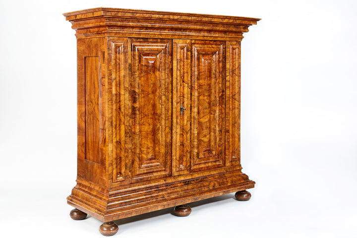 Frankfurter Wellenschrank wohl um 1660