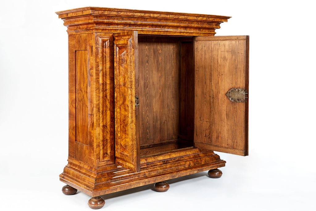 Frankfurter Wellenschrank wohl um 1660