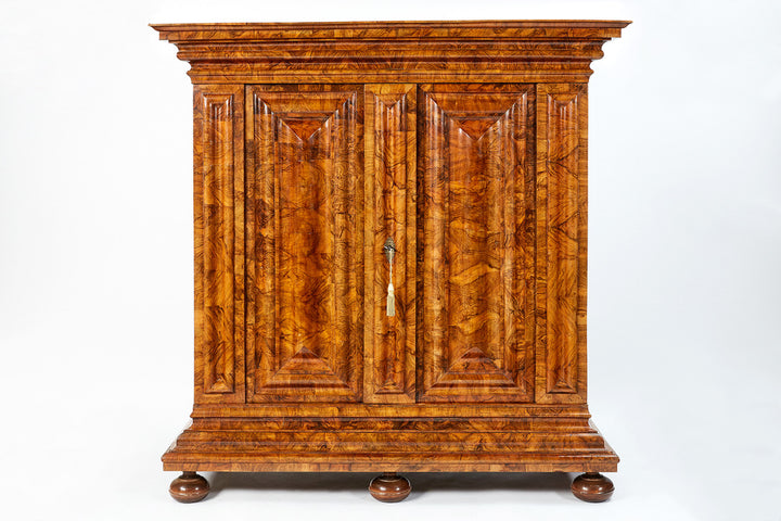 Frankfurter Wellenschrank wohl um 1660