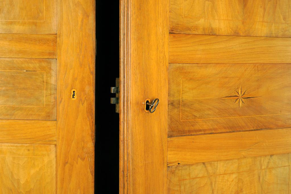 Biedermeier-Schrank um 1830