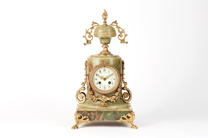 Runde Kaminuhr aus Onyx wohl um 1860